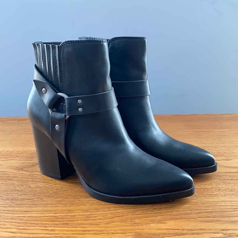 Black Indigo rd. Booties NWOT 6.5